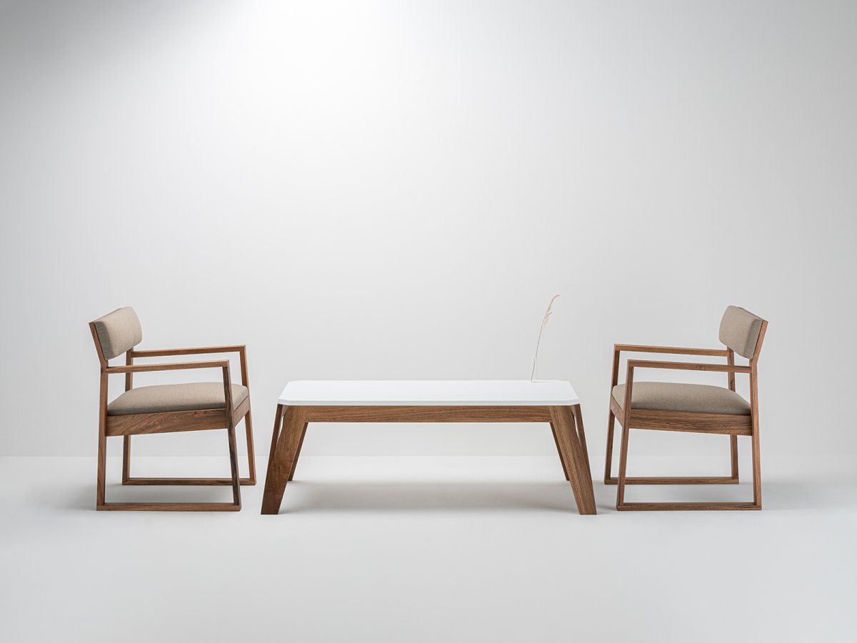 Chaises en noyer Aix et tissus Arpin ® - Ensemble table et chaises design