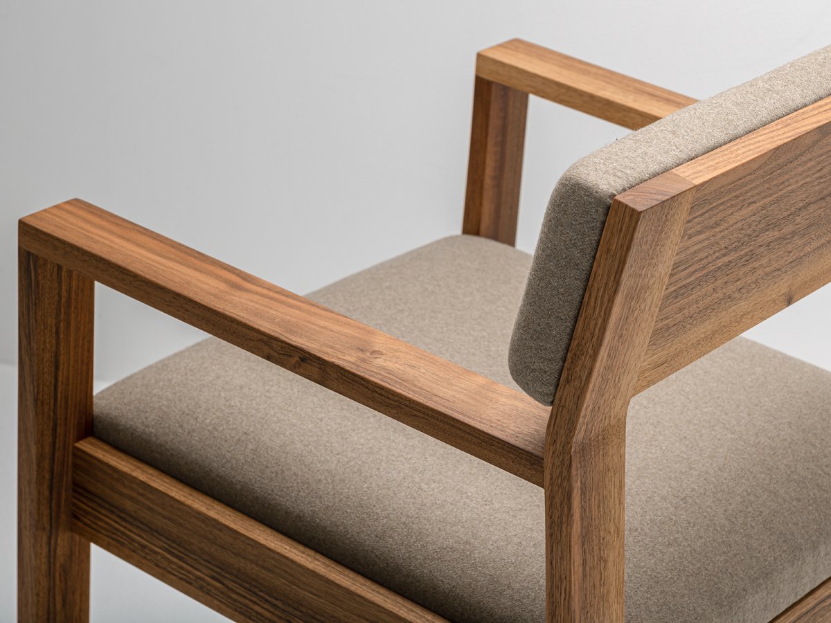 Fauteuil Aix en noyer et tissus Arpin ® - coloris Corde - 100% made in France