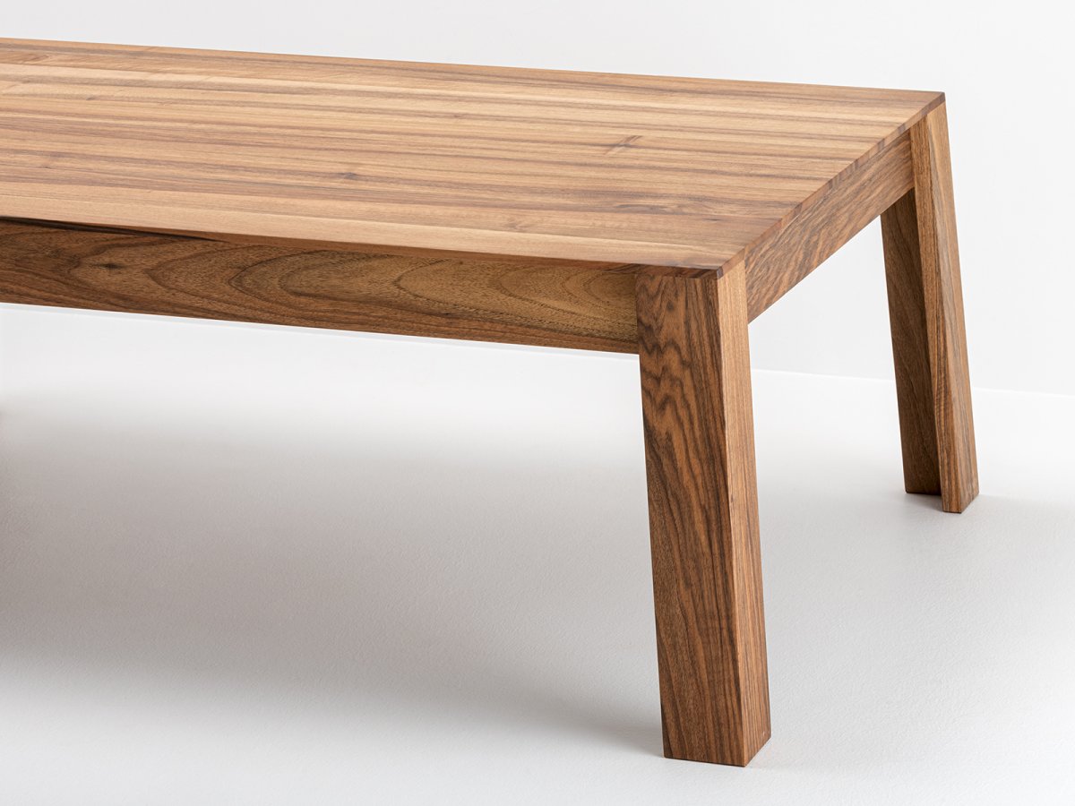 Table basse Aix en noyer sur-mesure - Bois massif éco-certifié PEFC
