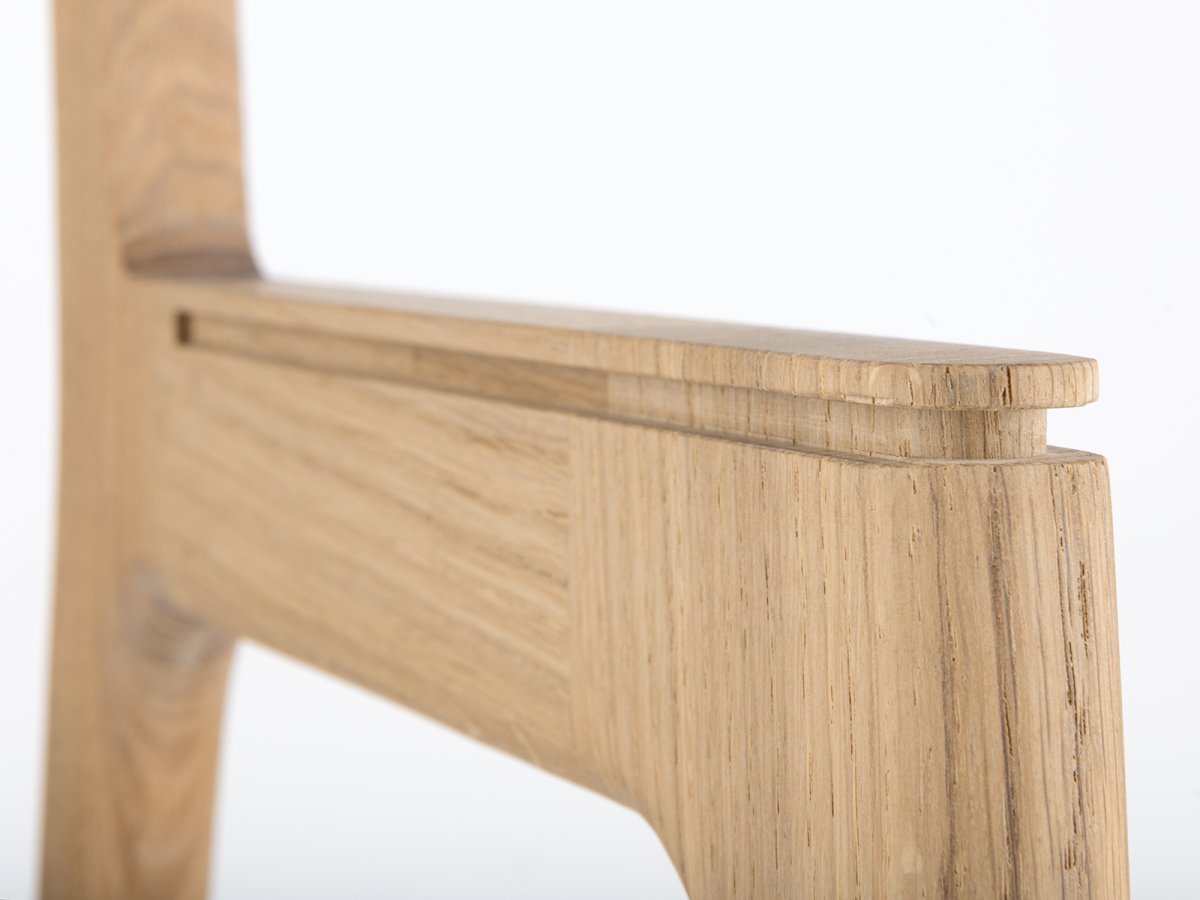 Chaise avec des assemblages d'ébénisterie traditionnels - Couscous