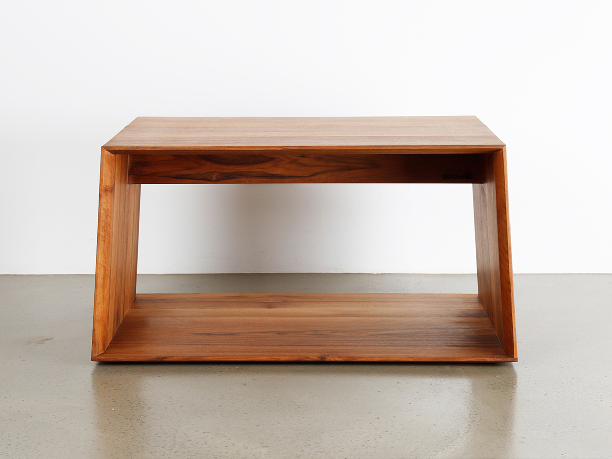 Table basse Anouk en noyer - Prototype 100% fabriqué en France par Delavelle