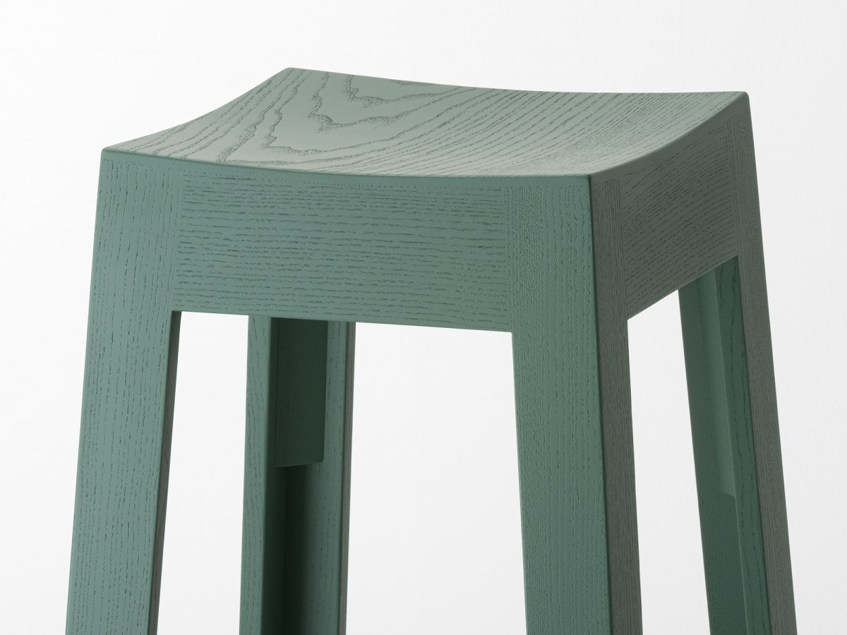 Tabouret en frêne laqué vert assise en multiplis ergonomique - Wak