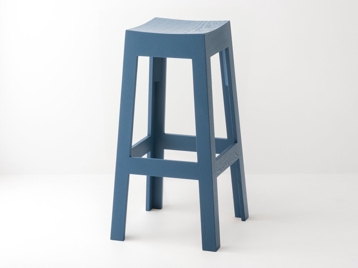 Tabouret en frêne laqué intégral sur mesure bleu - Wak