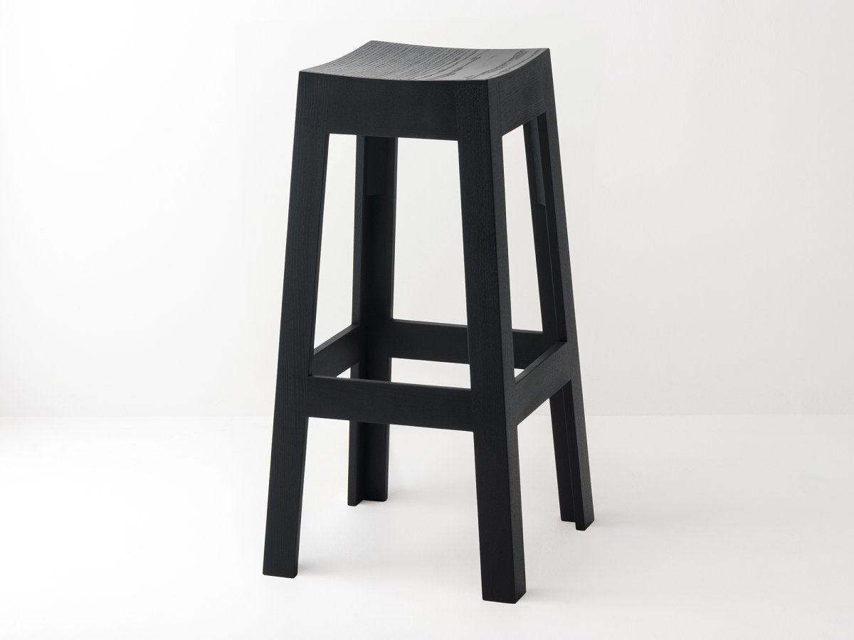 Tabouret bar en bois massif  laqué 100% personnalisable RAL9005 - Wak