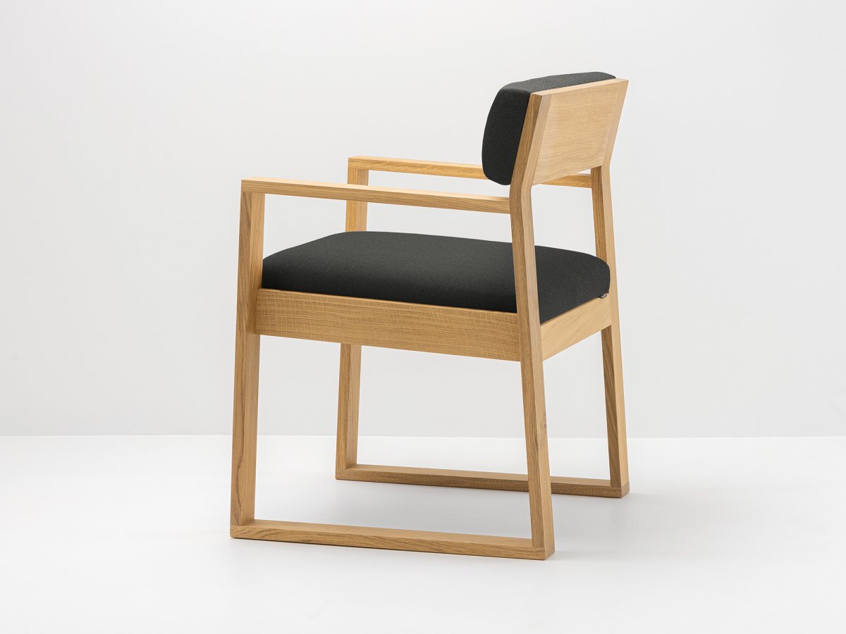 Fauteuil scandinave en tissu vert