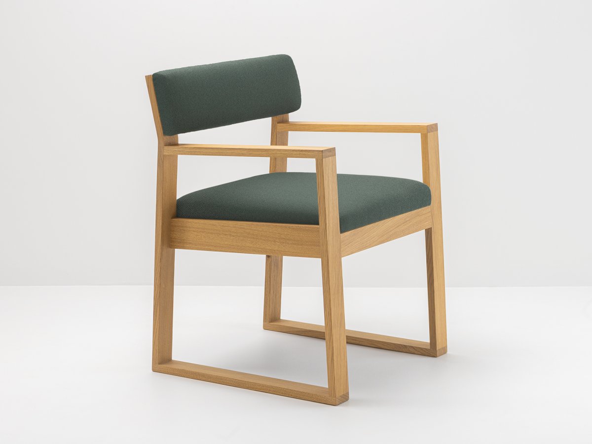 Fauteuil design en tissu vert salon