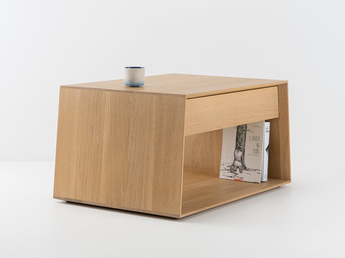 Table de salon rectangulaire au style moderne, minimaliste.