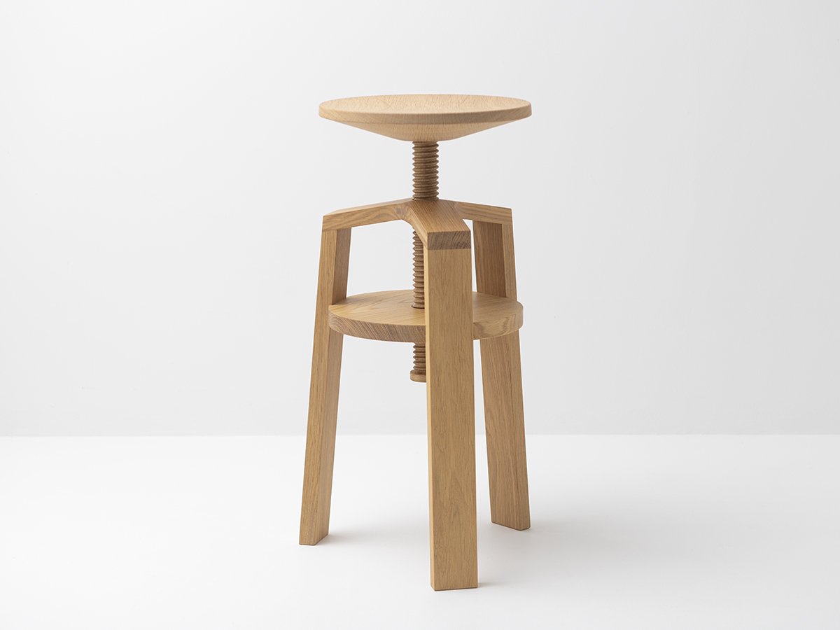 Tabouret éco-conçu, bois naturel de chêne issu d'une forêt locale gérée durablement