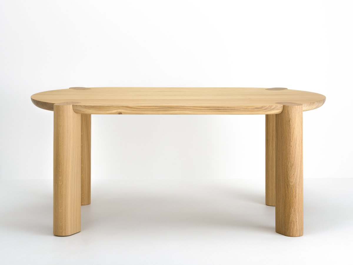 Table basse en chêne Couscous - née de la collaboration avec la designer Bina Baitel