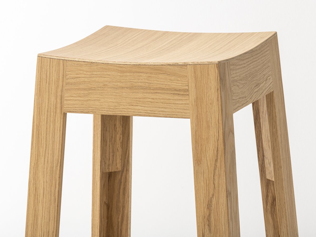 Assise incurvée de tabouret pour cuisine en bois multiplis
