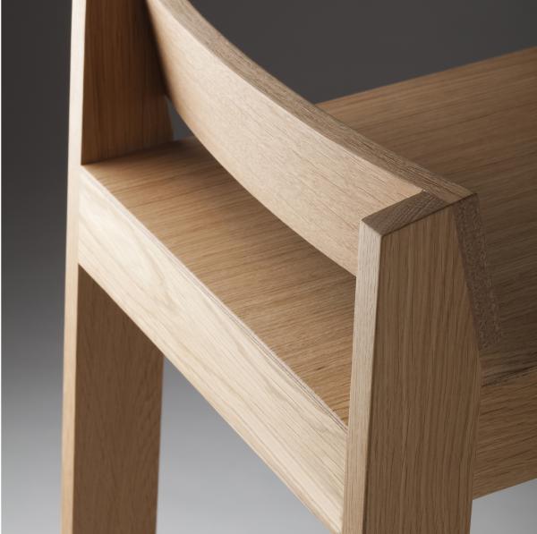Exemple de bois: le ch&ecirc;ne de premier choix s&eacute;lectionn&eacute; pour un tabouret PilPil.